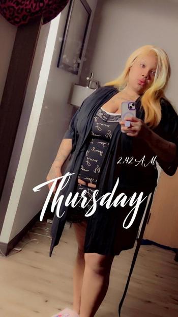 Storm, 33  female escort, Danville