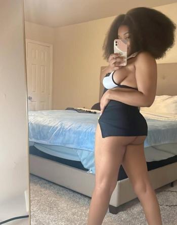213-469-1561, 28  female escort, Danville